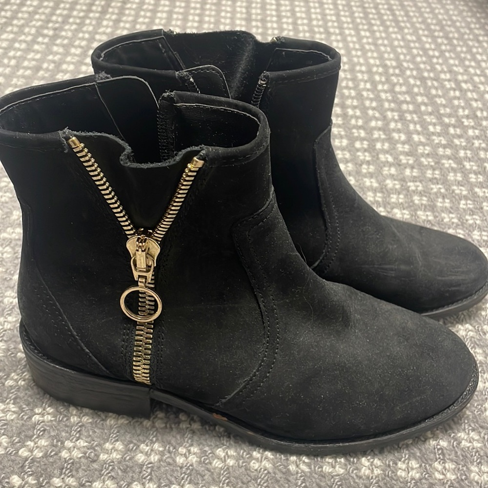Steve Madden zip up boots size 6.5